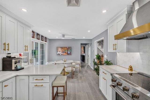 392 Monroe Ave, Wyckoff Twp., NJ 07481