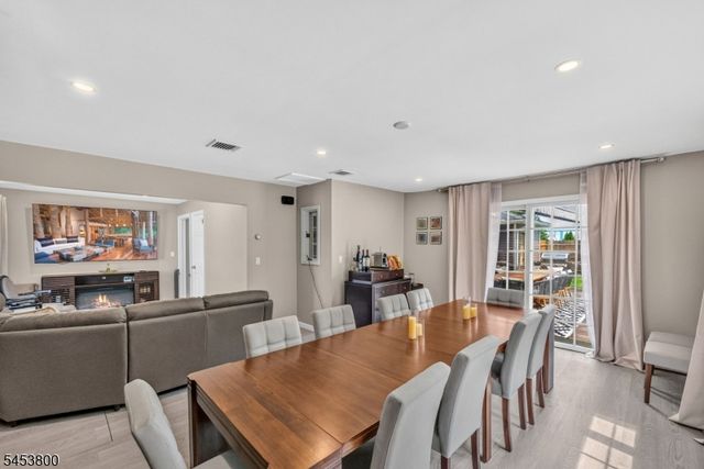 392 Monroe Ave, Wyckoff Twp., NJ 07481