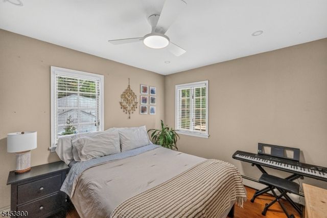 392 Monroe Ave, Wyckoff Twp., NJ 07481