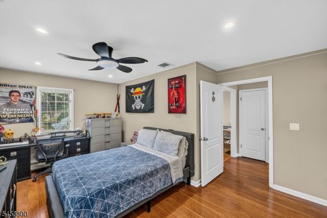 392 Monroe Ave, Wyckoff Twp., NJ 07481