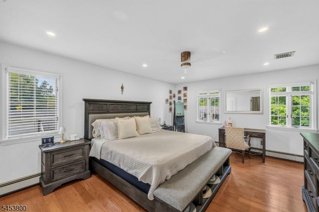 392 Monroe Ave, Wyckoff Twp., NJ 07481