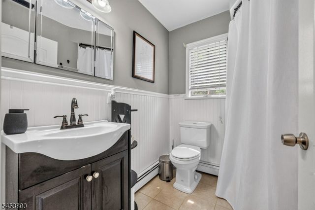 392 Monroe Ave, Wyckoff Twp., NJ 07481