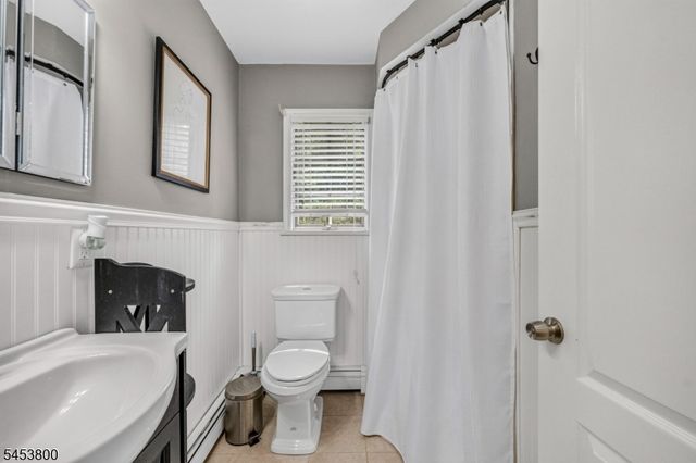 392 Monroe Ave, Wyckoff Twp., NJ 07481