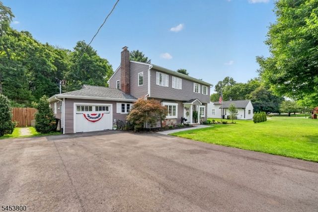 392 Monroe Ave, Wyckoff Twp., NJ 07481