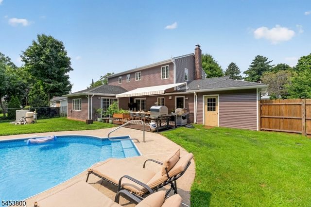 392 Monroe Ave, Wyckoff Twp., NJ 07481