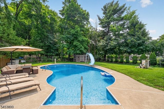 392 Monroe Ave, Wyckoff Twp., NJ 07481