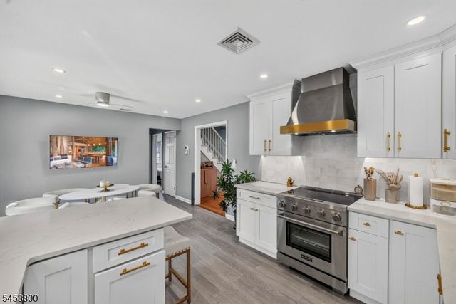 392 Monroe Ave, Wyckoff Twp., NJ 07481