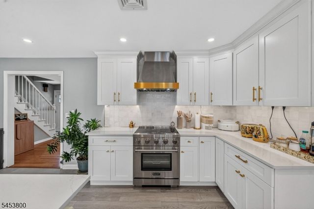 392 Monroe Ave, Wyckoff Twp., NJ 07481