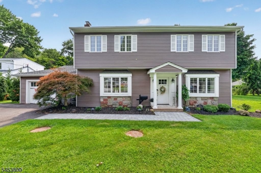 392 Monroe Ave, Wyckoff Twp., NJ 07481