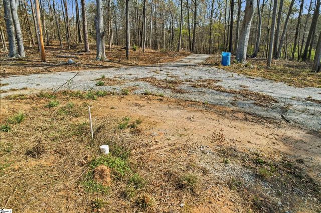 1274 Martins Lake Road, Gray Court, SC 29645