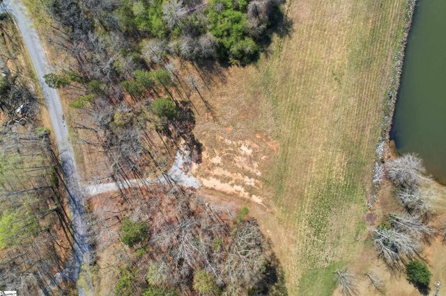 1274 Martins Lake Road, Gray Court, SC 29645