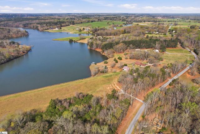 1274 Martins Lake Road, Gray Court, SC 29645