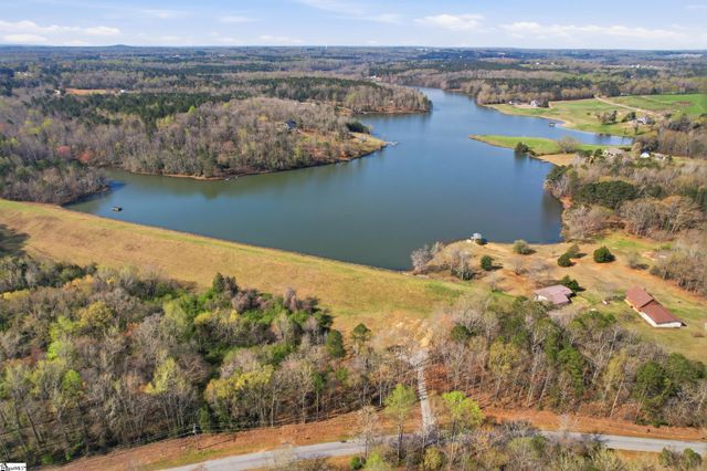 1274 Martins Lake Road, Gray Court, SC 29645
