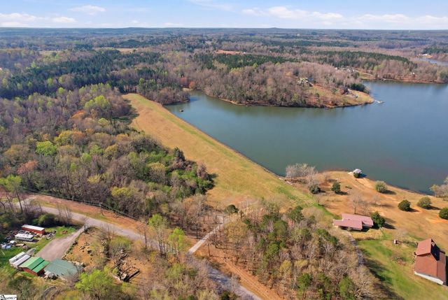 1274 Martins Lake Road, Gray Court, SC 29645