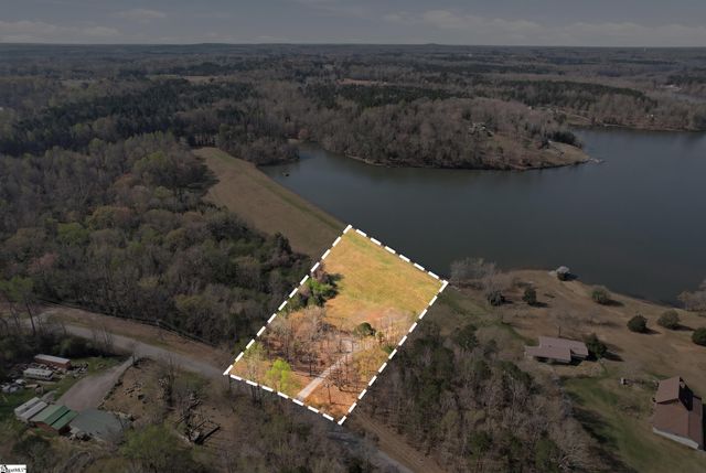 1274 Martins Lake Road, Gray Court, SC 29645