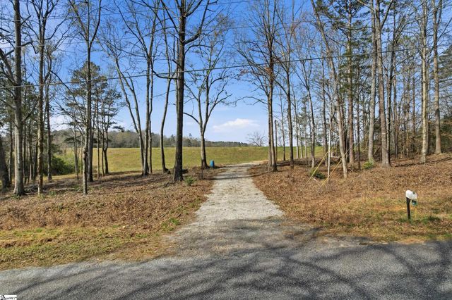 1274 Martins Lake Road, Gray Court, SC 29645