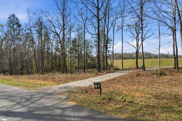 1274 Martins Lake Road, Gray Court, SC 29645