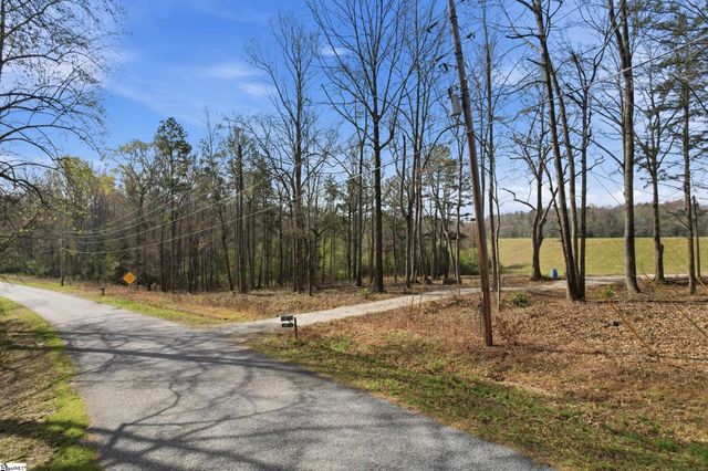 1274 Martins Lake Road, Gray Court, SC 29645