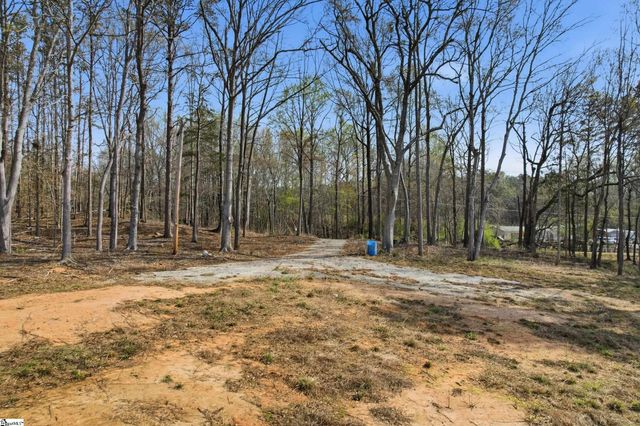 1274 Martins Lake Road, Gray Court, SC 29645