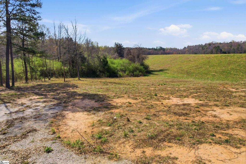1274 Martins Lake Road, Gray Court, SC 29645