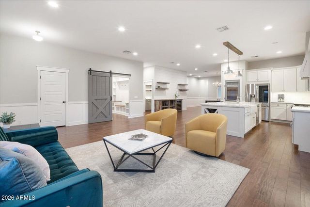 4311 E EARLL Drive, Phoenix, AZ 85018