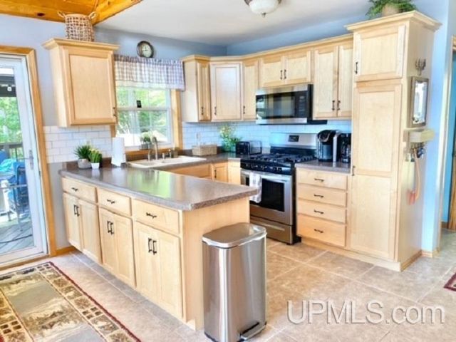 21330 Long Lake Road, Ishpeming, MI 49849