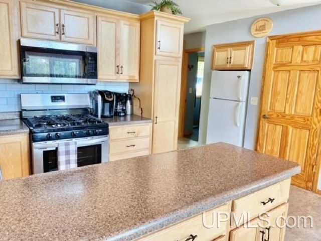 21330 Long Lake Road, Ishpeming, MI 49849