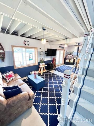 21330 Long Lake Road, Ishpeming, MI 49849