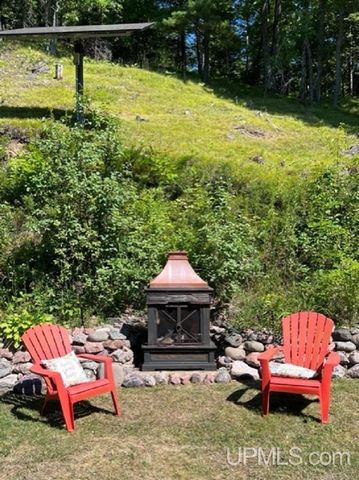 21330 Long Lake Road, Ishpeming, MI 49849