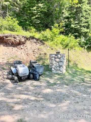 21330 Long Lake Road, Ishpeming, MI 49849