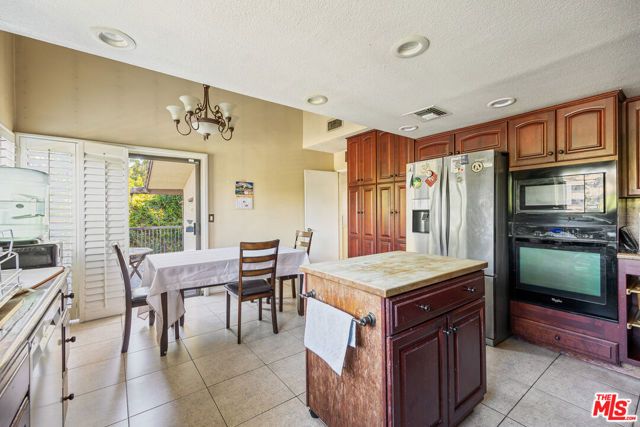 3334 Oak Glen Drive, Los Angeles, CA 90068