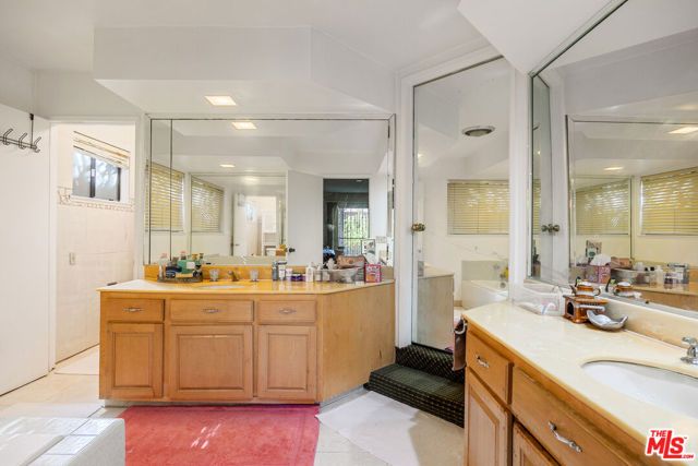 3334 Oak Glen Drive, Los Angeles, CA 90068