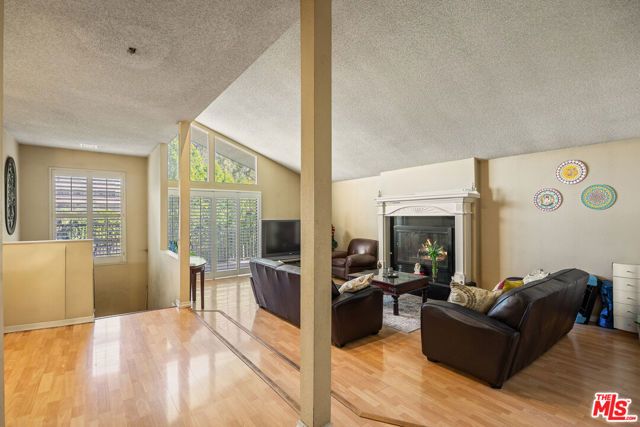 3334 Oak Glen Drive, Los Angeles, CA 90068