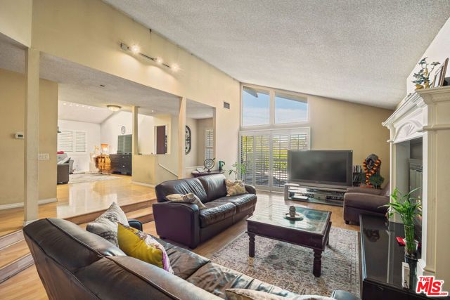 3334 Oak Glen Drive, Los Angeles, CA 90068