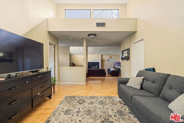 3334 Oak Glen Drive, Los Angeles, CA 90068