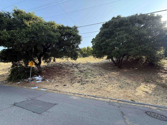 Outlook Ave, Oakland, CA 94608