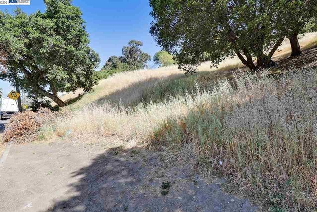 Outlook Ave, Oakland, CA 94608
