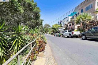 Outlook Ave, Oakland, CA 94608