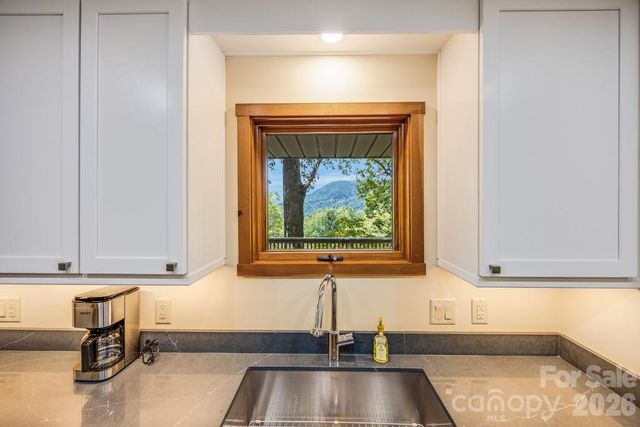 1073 Countryside Drive, Waynesville, NC 28785