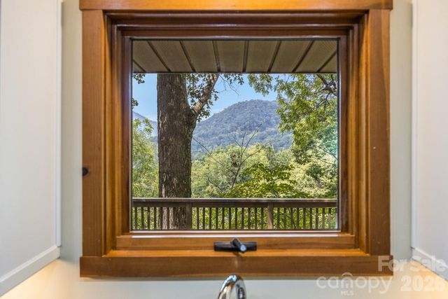 1073 Countryside Drive, Waynesville, NC 28785