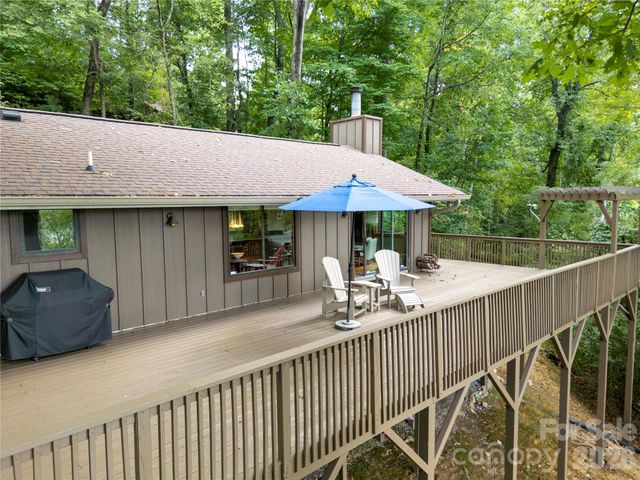 1073 Countryside Drive, Waynesville, NC 28785