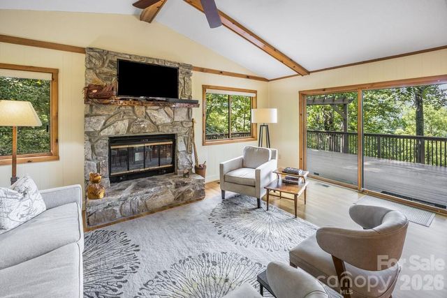 1073 Countryside Drive, Waynesville, NC 28785