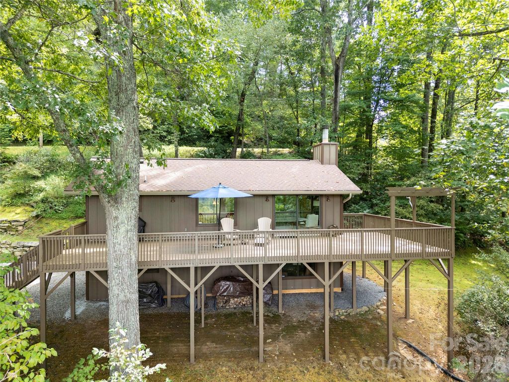 1073 Countryside Drive, Waynesville, NC 28785