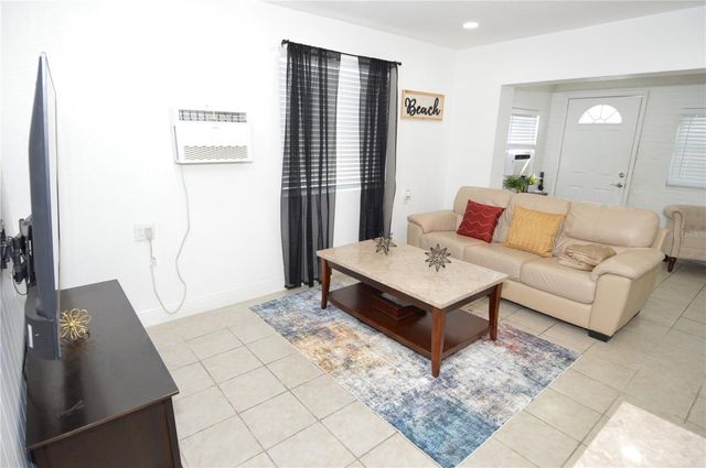 156 146TH AVENUE E B, Madeira Beach, FL 33708