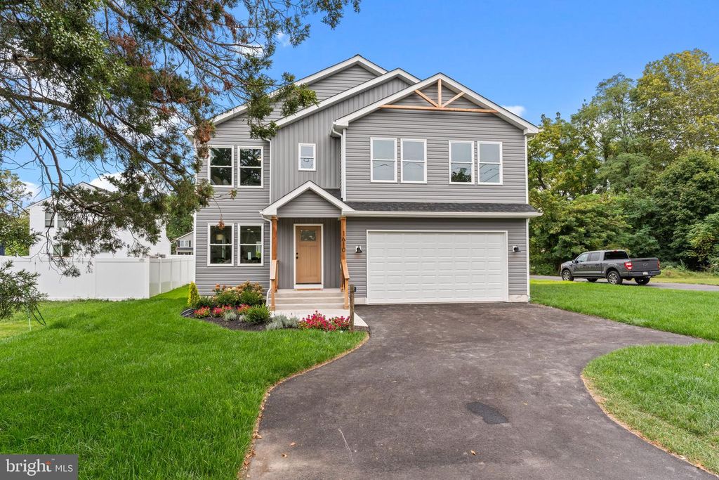 1610 EDGELY RD, Levittown, PA 19057