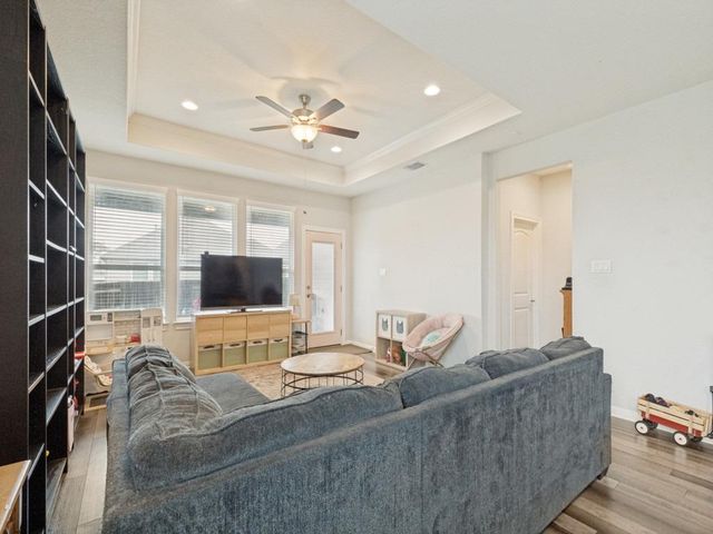 206 Beechnut DR, Buda, TX 78610