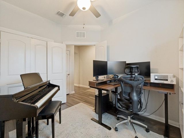 206 Beechnut DR, Buda, TX 78610