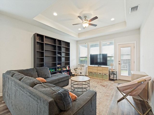 206 Beechnut DR, Buda, TX 78610