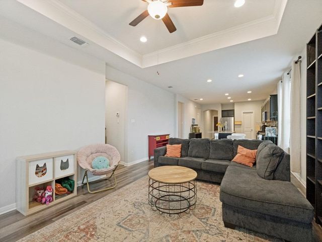 206 Beechnut DR, Buda, TX 78610