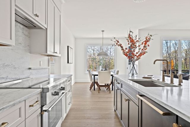 8 Common Court 8, Lexington, MA 02421